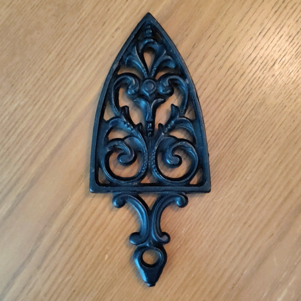 Cast iron trivet